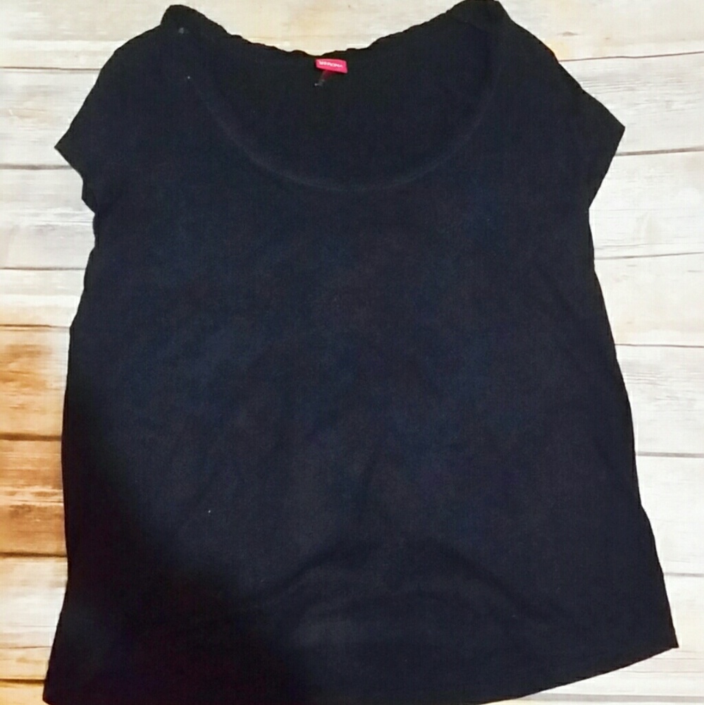 FREE WITH ANY BUNDLE Ruffle-Hem Black Top **SALE**